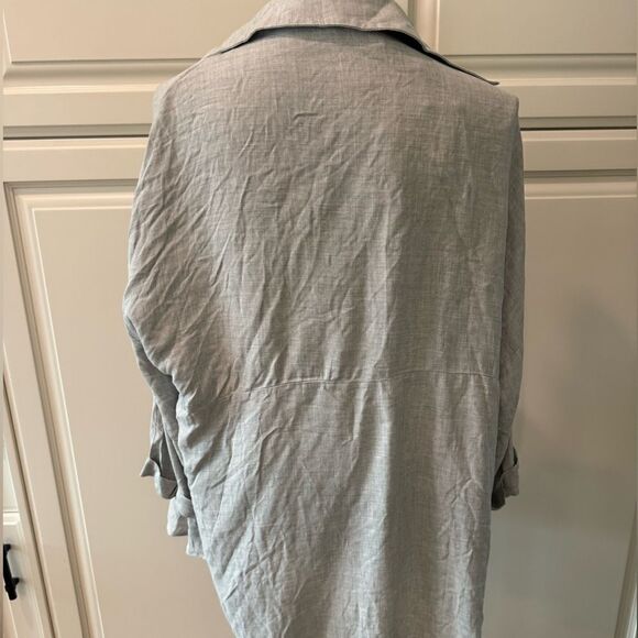 Dress forum button up blouse. Size small. - Picture 4 of 6